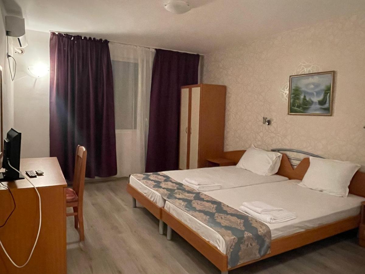 Family Hotel Aqua Ravda Exterior photo