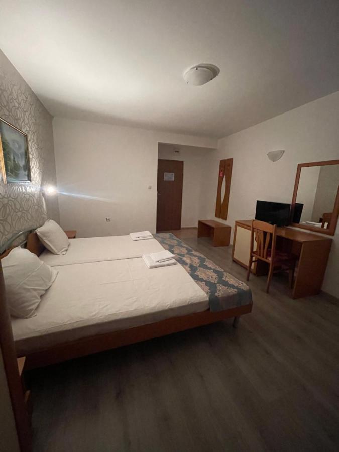 Family Hotel Aqua Ravda Exterior photo